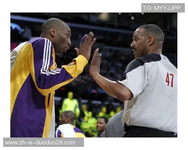 篮球与足球巨星同台竞技梦想对决 球场上的跨界传奇时刻 篮球与足球巨星同台竞技梦想对决 球场上的跨界传奇时刻